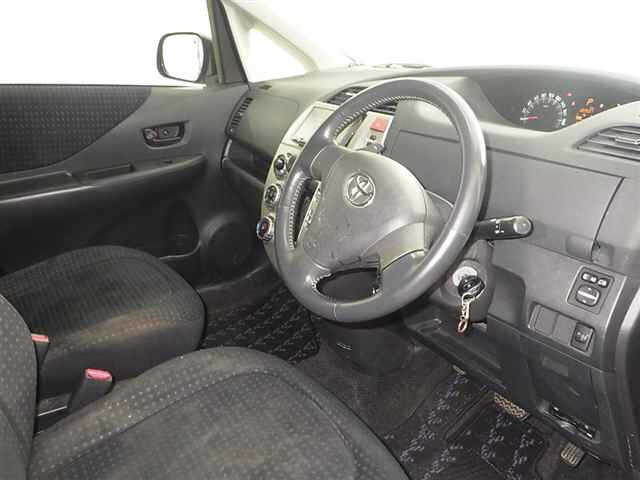 TOYOTA RACTIS 2009