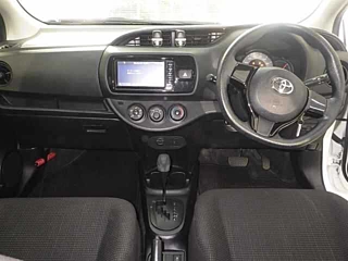 TOYOTA VITZ 2017