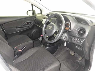TOYOTA VITZ 2017