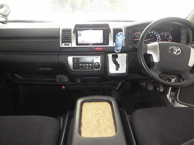 TOYOTA HIACE VAN 2017