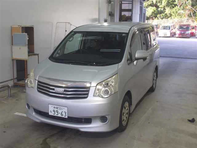 TOYOTA NOAH 2012