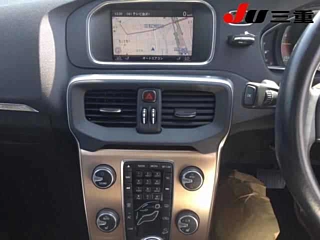 VOLVO V40 2014