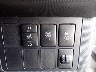 TOYOTA SPADE 2012
