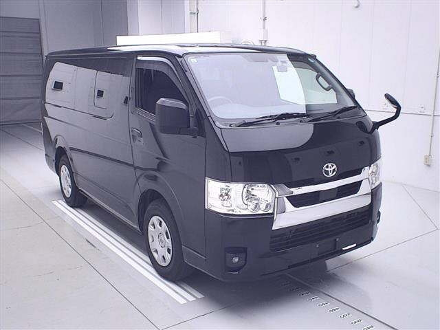 TOYOTA HIACE 2022