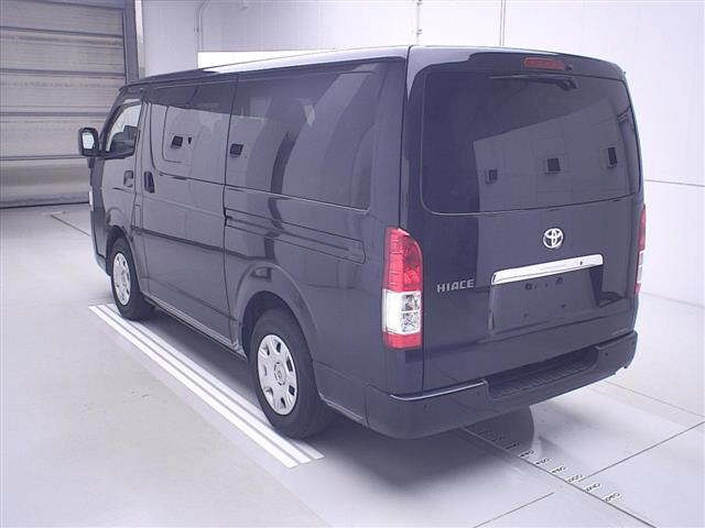 TOYOTA HIACE 2022