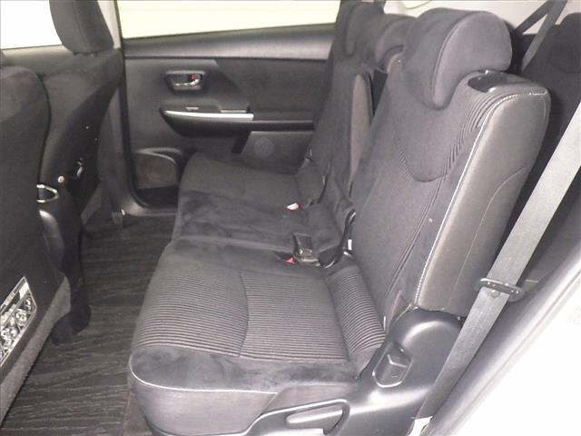 TOYOTA PRIUS ALPHA 2015