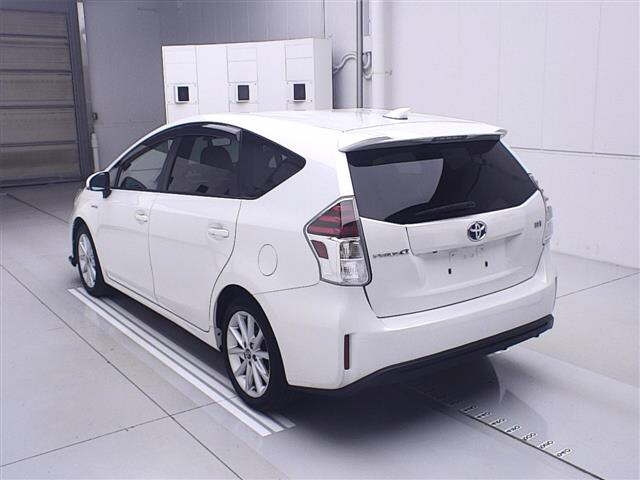 TOYOTA PRIUS ALPHA 2015