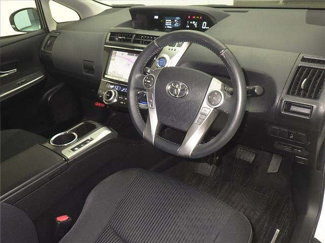 TOYOTA PRIUS ALPHA 2015