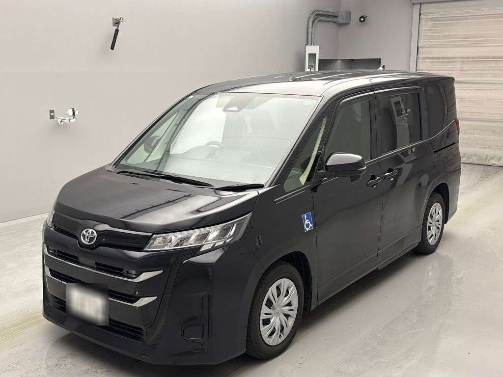 TOYOTA NOAH 2024