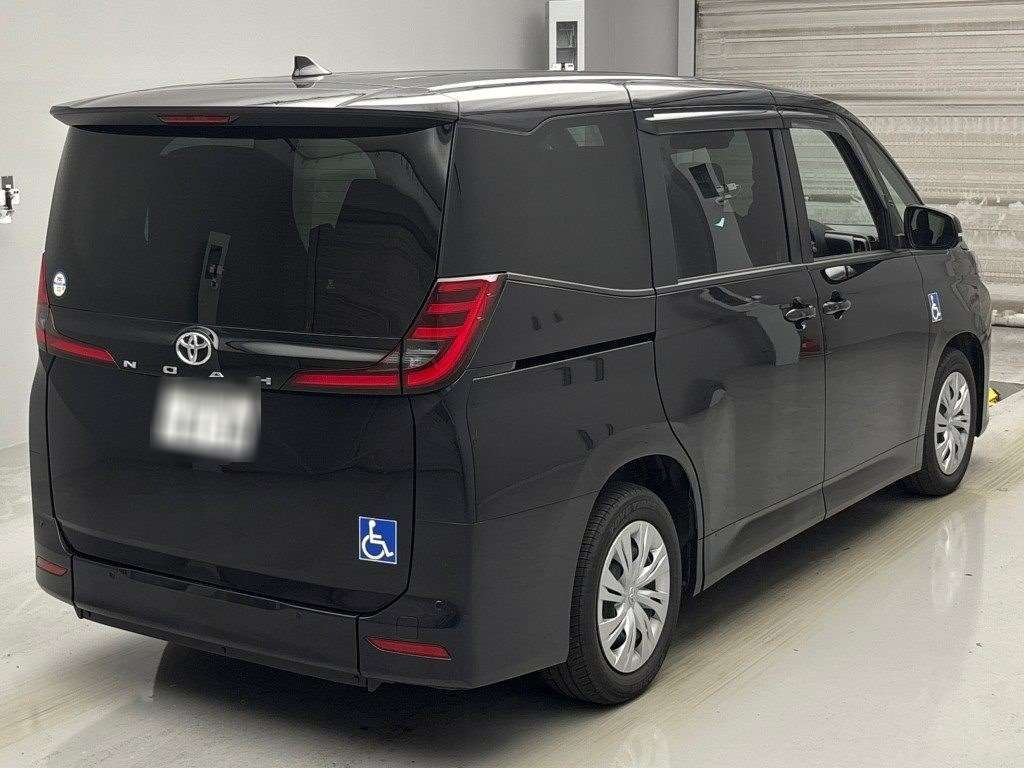 TOYOTA NOAH 2024