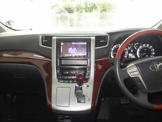TOYOTA VELLFIRE 2010