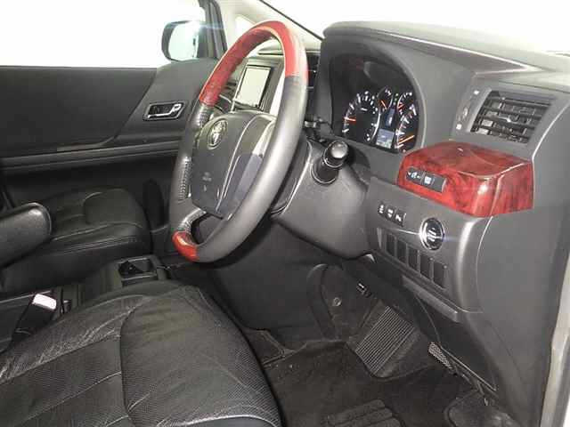 TOYOTA VELLFIRE 2010