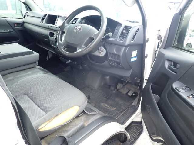 TOYOTA HIACE VAN 2016