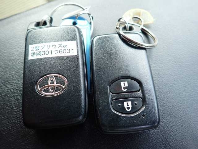 TOYOTA PRIUS ALPHA 2016