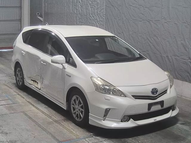 TOYOTA PRIUS ALPHA 2012