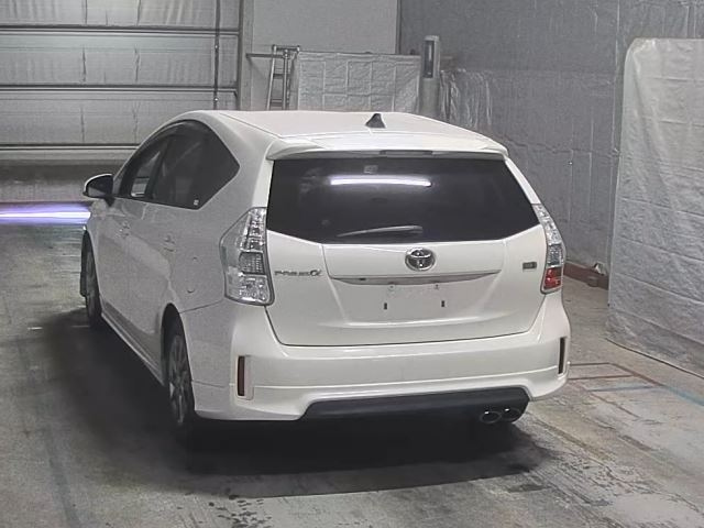 TOYOTA PRIUS ALPHA 2012
