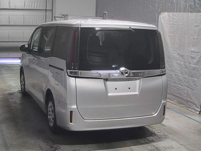 TOYOTA NOAH 2021