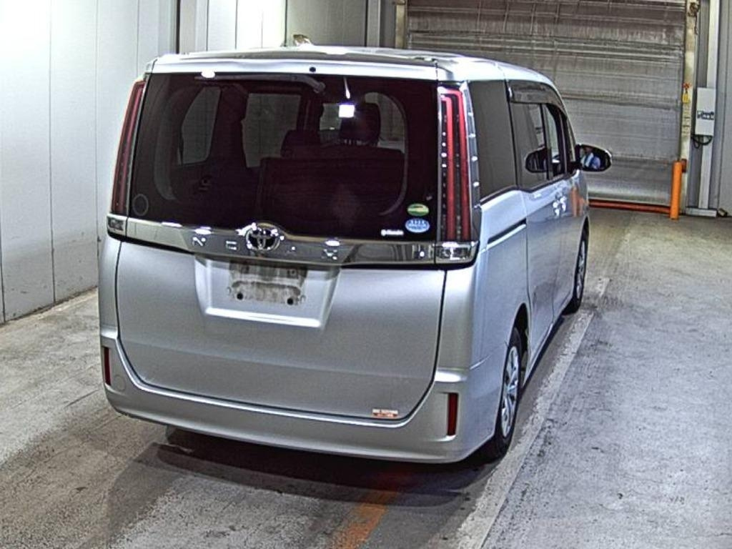 TOYOTA NOAH 2018
