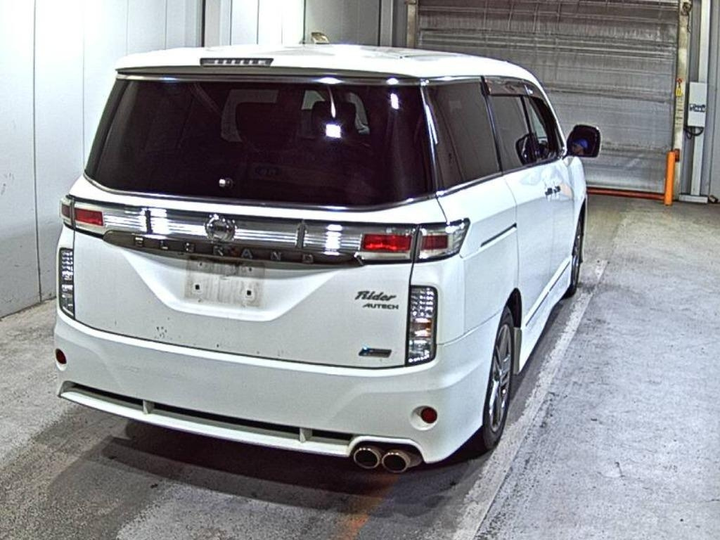NISSAN ELGRAND 2010