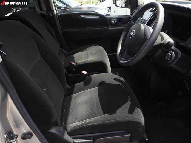 NISSAN SERENA 2010