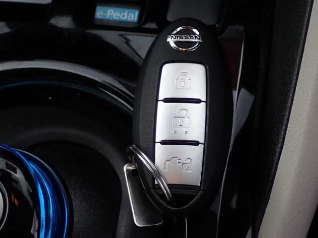 NISSAN LEAF 2018