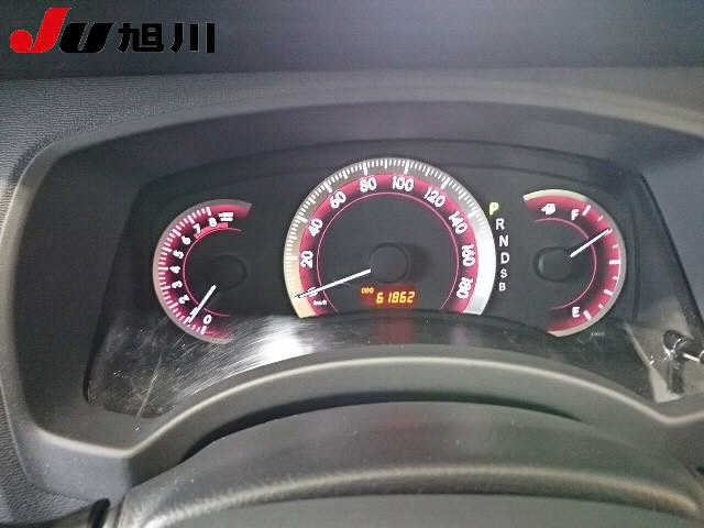 TOYOTA ISIS 2010