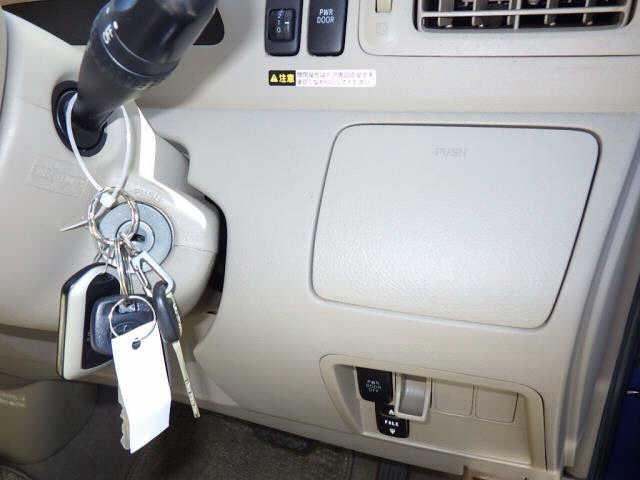 TOYOTA RAUM 2008