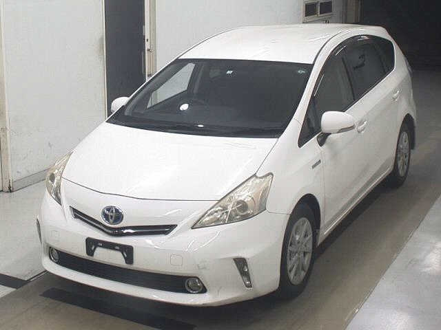 TOYOTA PRIUS ALPHA 2013