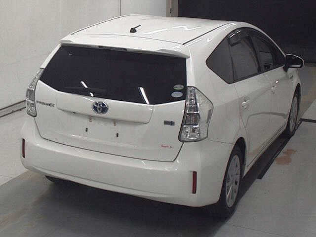 TOYOTA PRIUS ALPHA 2013