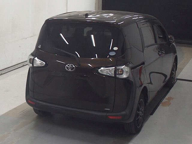 TOYOTA SIENTA 2016