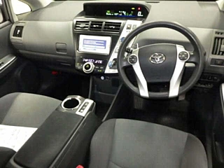 TOYOTA PRIUS ALPHA 2014