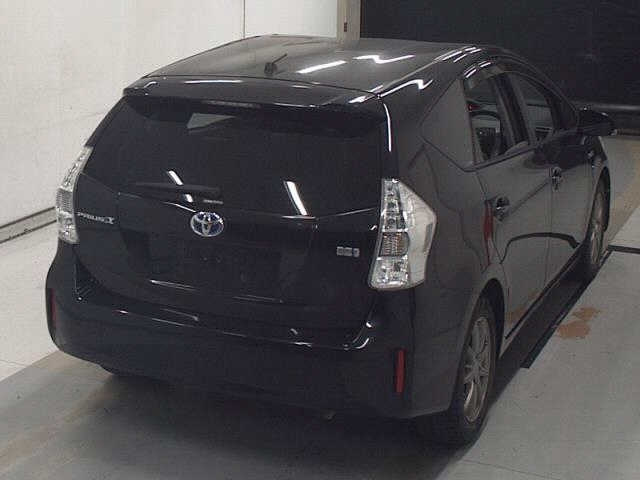 TOYOTA PRIUS ALPHA 2014