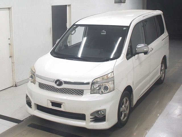 TOYOTA VOXY 2013