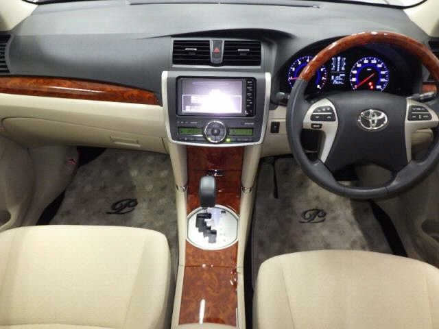 TOYOTA PREMIO 2015