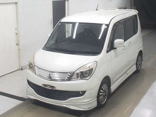 MITSUBISHI DELICA D2 2011