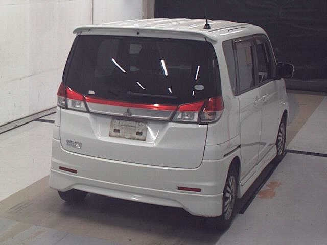 MITSUBISHI DELICA D2 2011