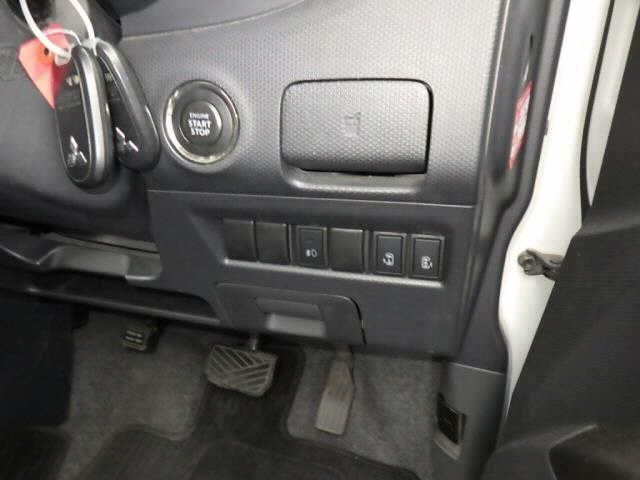 MITSUBISHI DELICA D2 2011