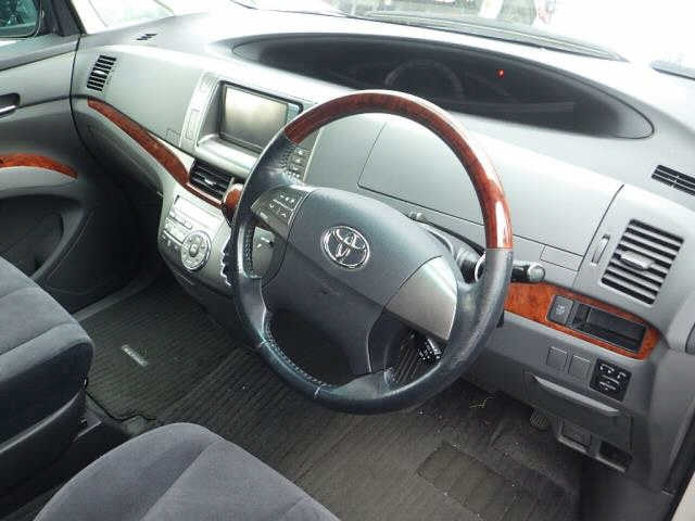 TOYOTA ESTIMA 2010
