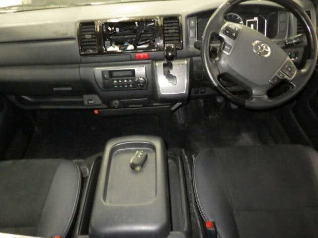 TOYOTA HIACE VAN 2022