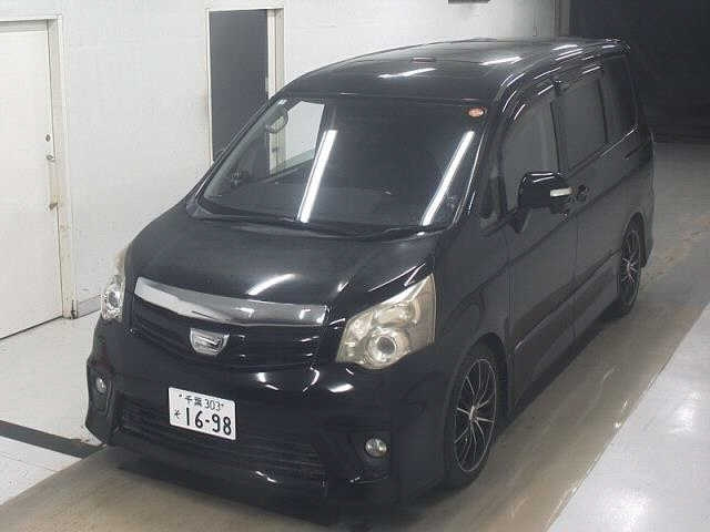 TOYOTA NOAH 2012