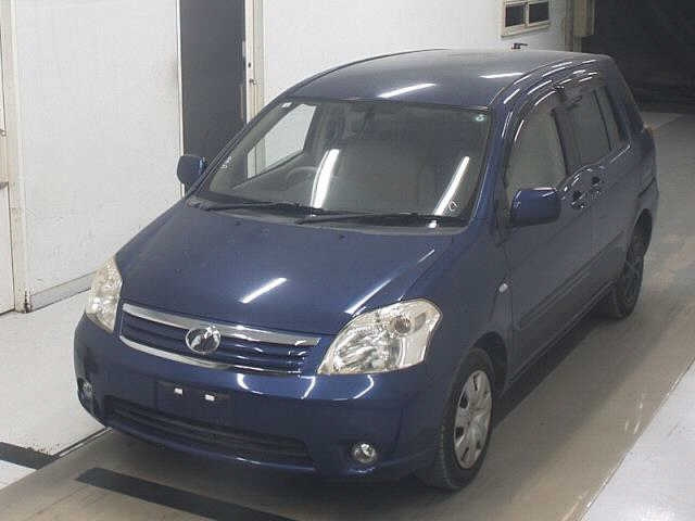 TOYOTA RAUM 2010