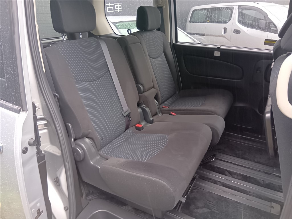 NISSAN SERENA 2015