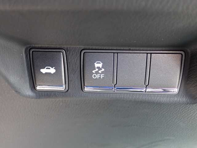 MITSUBISHI PROUDIA 2012