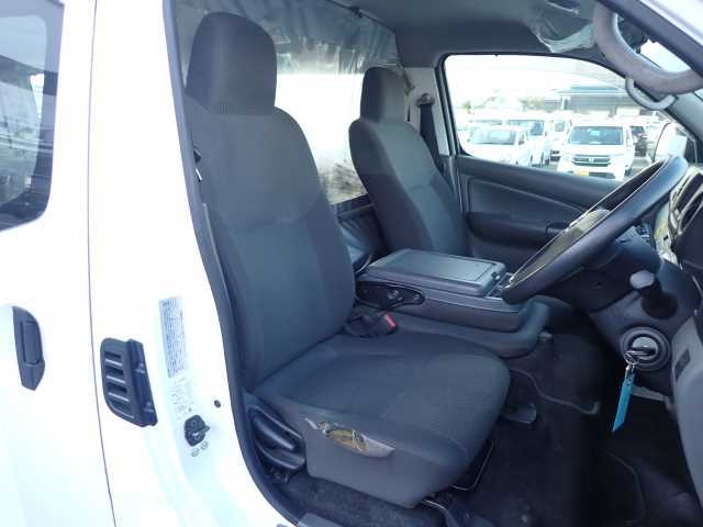 NISSAN CARAVAN VAN 2017