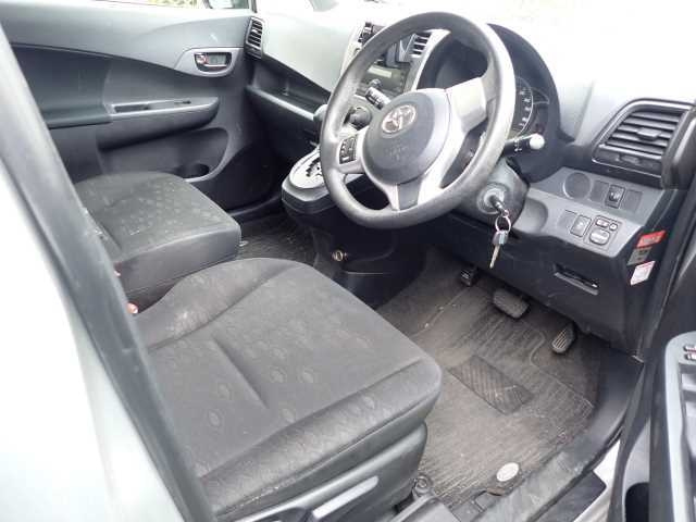 TOYOTA RACTIS 2014