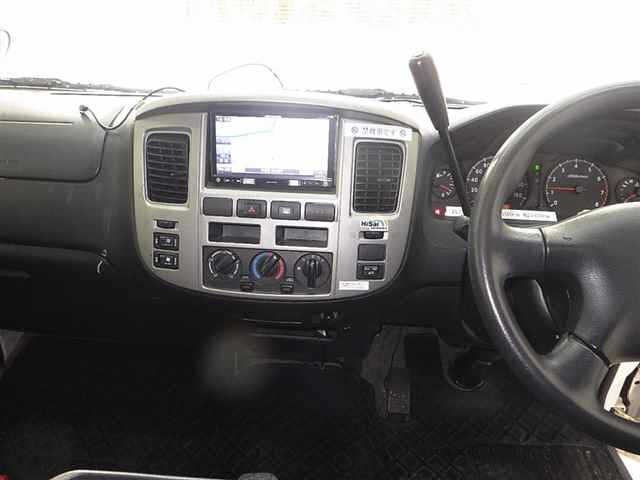 NISSAN CARAVAN BUS 2011