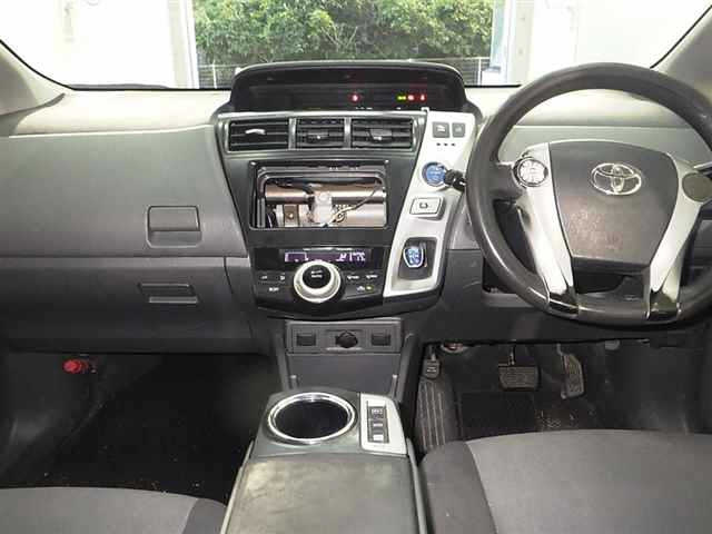 TOYOTA PRIUS ALPHA 2014