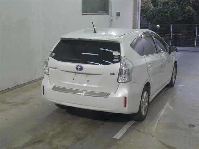 TOYOTA PRIUS ALPHA 2014