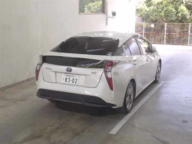 TOYOTA PRIUS 2016