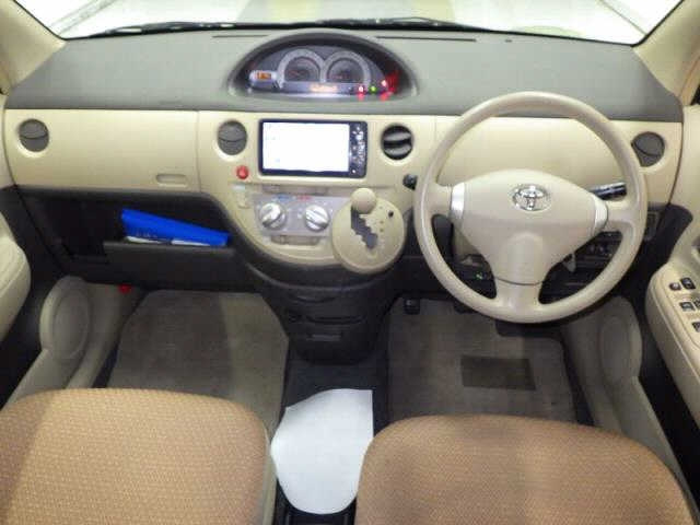 TOYOTA SIENTA 2012